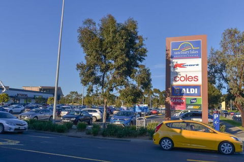 Luxury Waterfront Grand Villa In Melbourne - Accommodation Gladstone 2
