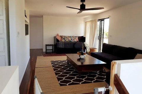 Spacious 2 Bedroom Townhouse In Southport - Accommodation Gladstone 2