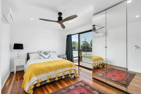Spacious 2 Bedroom Townhouse In Southport - Accommodation Gladstone 1
