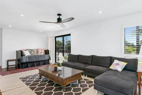 Spacious 2 Bedroom Townhouse In Southport - Accommodation Gladstone 4
