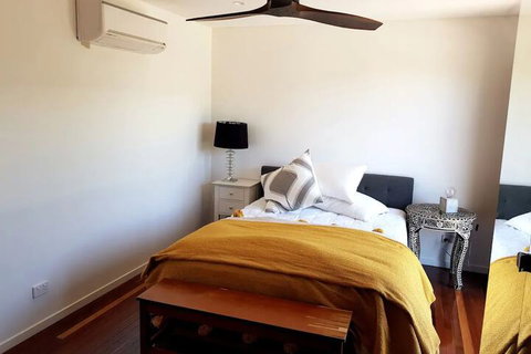 Spacious 2 Bedroom Townhouse In Southport - Accommodation Gladstone 3