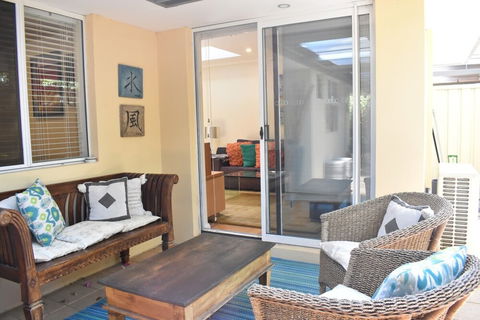 Modern 2 Bedroom Unit Close To CBD - Accommodation Gladstone 5
