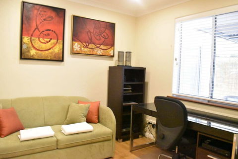 Modern 2 Bedroom Unit Close To CBD - Accommodation Gladstone 4