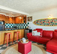 Spacious 2 Bedroom Apartment With Panoramic Views - Accommodation Gladstone