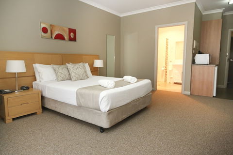 Centrepoint Apartments - Accommodation Gladstone 4