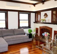 Charming  Cosy Home With City Views - Accommodation Gladstone
