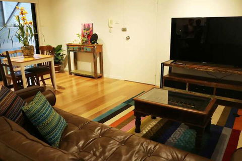 Erko Home In The Middle Of The Action With Parking - Accommodation Gladstone 6