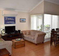Spacious Home in Mount Hawthorn Next To Lake Monger - Accommodation Gladstone