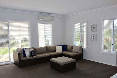 Flinders View Beach House - Accommodation Gladstone 6