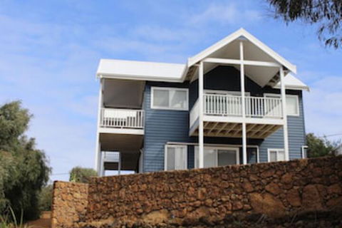 Flinders View Beach House - Accommodation Gladstone 0