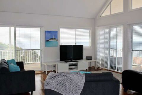 Flinders View Beach House - Accommodation Gladstone 5