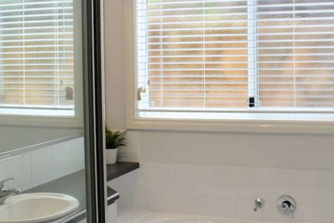 Flinders View Beach House - Accommodation Gladstone 2