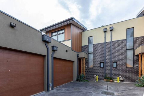 Impressive & Spacious New Townhouse@preston - Accommodation Gladstone 1