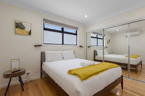 Impressive & Spacious New Townhouse@preston - Accommodation Gladstone 4