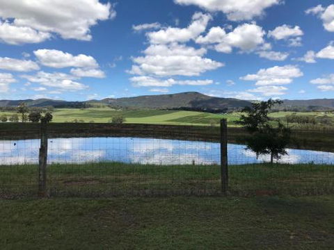 Oakey Creek HV Country Retreat Walk To Wine Tasting - Accommodation Gladstone 1