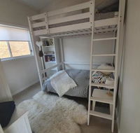 Oakey Creek HV Country Retreat walk to wine tasting - Accommodation Gladstone