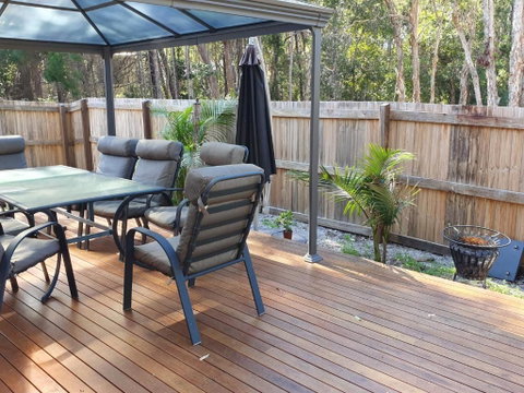 26 Satinwood Drive Low Set Modern Sleeps 8 - Accommodation Gladstone 4