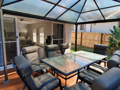 26 Satinwood Drive Low Set Modern Sleeps 8 - Accommodation Gladstone 1