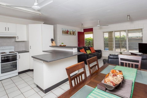14 Double Island Drive Rainbow Beach Large Holiday House With PoolPets Welcome Free Wi Fi - Accommodation Gladstone 2