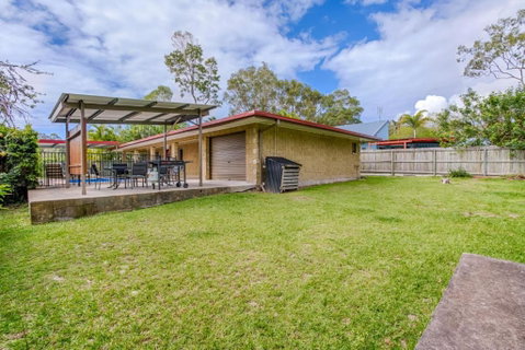 14 Double Island Drive Rainbow Beach Large Holiday House With PoolPets Welcome Free Wi Fi - Accommodation Gladstone 4