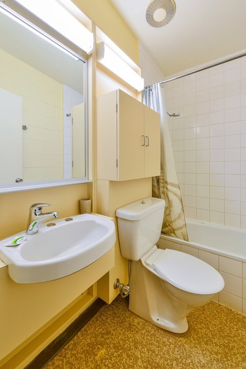 30 Kennedy Street - Accommodation Gladstone 0
