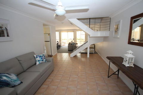 Waters Edge - Accommodation Gladstone 5