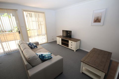 Waters Edge - Accommodation Gladstone 1