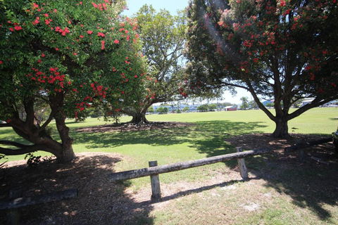 Waters Edge - Accommodation Gladstone 4
