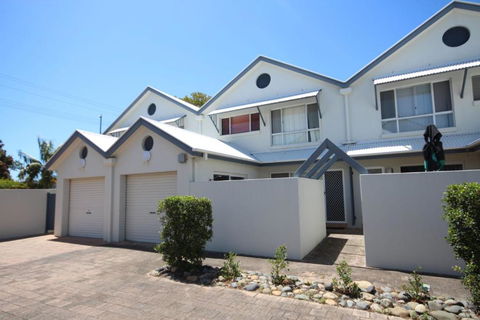 Waters Edge - Accommodation Gladstone 3