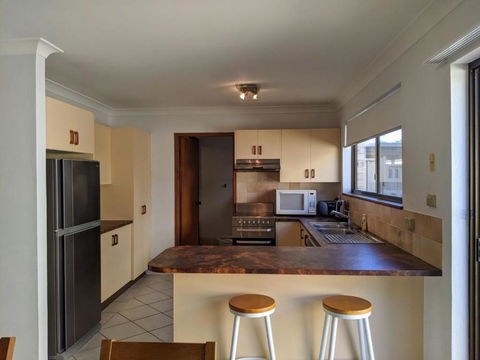 DAVIES STREET 3 / 14 MOLLYMOOK - Accommodation Gladstone 5