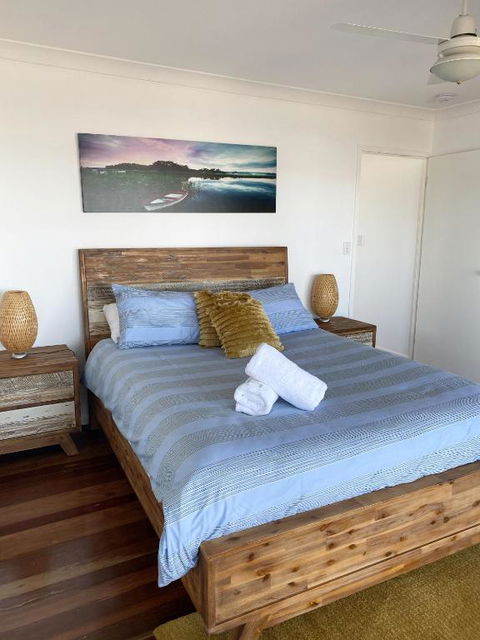 Happy Tides Beachfront Holiday Home - Accommodation Gladstone 6