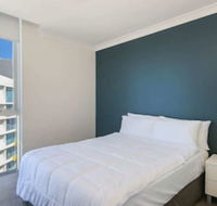 Spacious 3 Bedroom Apartment on the 39th Floor With Pool - Accommodation Gladstone