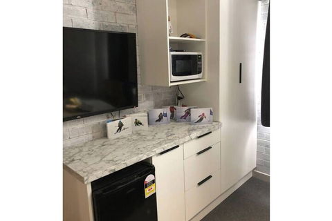 Hotham 1 Bed Apt 15 Available - Accommodation Gladstone 7