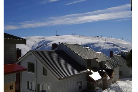 Hotham 1 Bed Apt 15 Available - Accommodation Gladstone 1
