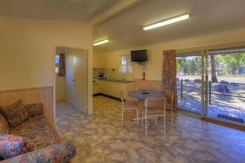 Reflections Holiday Parks Copeton Waters - Accommodation Gladstone 4