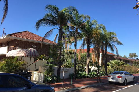 B6 Cafes & Restaurants Close To UWA - Accommodation Gladstone 5