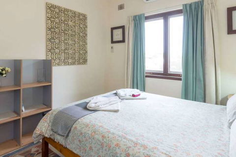 B6 Cafes & Restaurants Close To UWA - Accommodation Gladstone 6