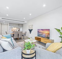 HomeHotel Luxury Apt with Shopping Mall Downstairs - Accommodation Gladstone
