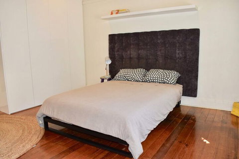 Art Deco Apt In Sunny Elwood Minutes To St. Kilda - Accommodation Gladstone 4