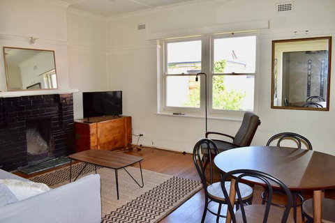 Art Deco Apt In Sunny Elwood Minutes To St. Kilda - Accommodation Gladstone 3