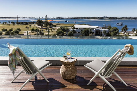 Sky Broadwater Apartments - Accommodation Gladstone 1