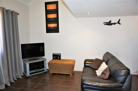 Osprey Holiday Village Unit 113 / 2 Bedroom - Accommodation Gladstone 6