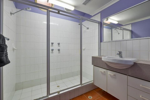 Osprey Holiday Village Unit 112 Vibrant 3 Bedroom Holiday Villa With A Pool In The Complex - Accommodation Gladstone 3