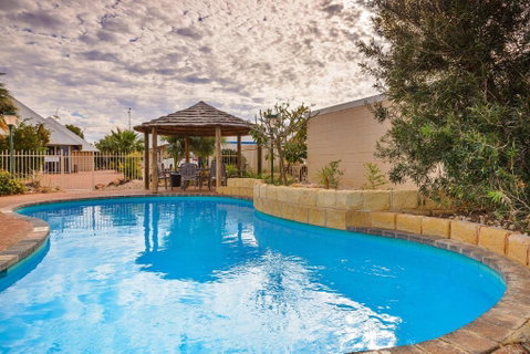 Osprey Holiday Village Unit 109 Pleasant 3 Bedroom Holiday Villa With A Pool In The Complex - Accommodation Gladstone 7