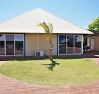 Osprey Holiday Village Unit 109 Pleasant 3 Bedroom Holiday Villa with a Pool in the Complex - Accommodation Gladstone