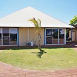 Osprey Holiday Village Unit 109 Pleasant 3 Bedroom Holiday Villa With A Pool In The Complex - Accommodation Gladstone 1