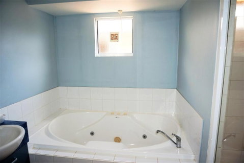 Osprey Holiday Village Unit 115 Idyllic 3 Bedroom Holiday Villa With A Pool In The Complex - Accommodation Gladstone 3