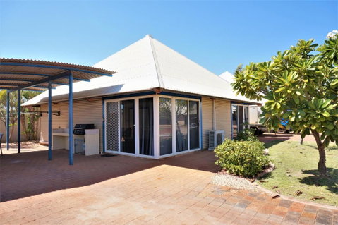 Osprey Holiday Village Unit 108 Serene 3 Bedroom Holiday Villa With A Pool In The Complex - Accommodation Gladstone 6