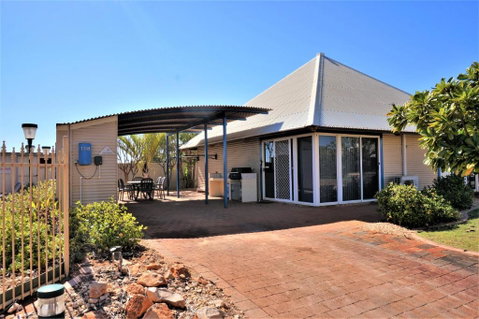 Osprey Holiday Village Unit 108 Serene 3 Bedroom Holiday Villa With A Pool In The Complex - Accommodation Gladstone 4