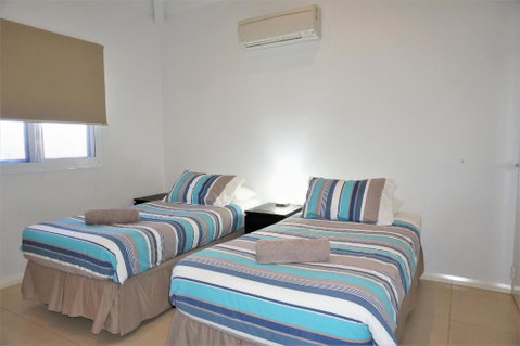Osprey Holiday Village Unit 104 Luxurious 3 Bedroom Holiday Villa With A Pool In The Complex - Accommodation Gladstone 2